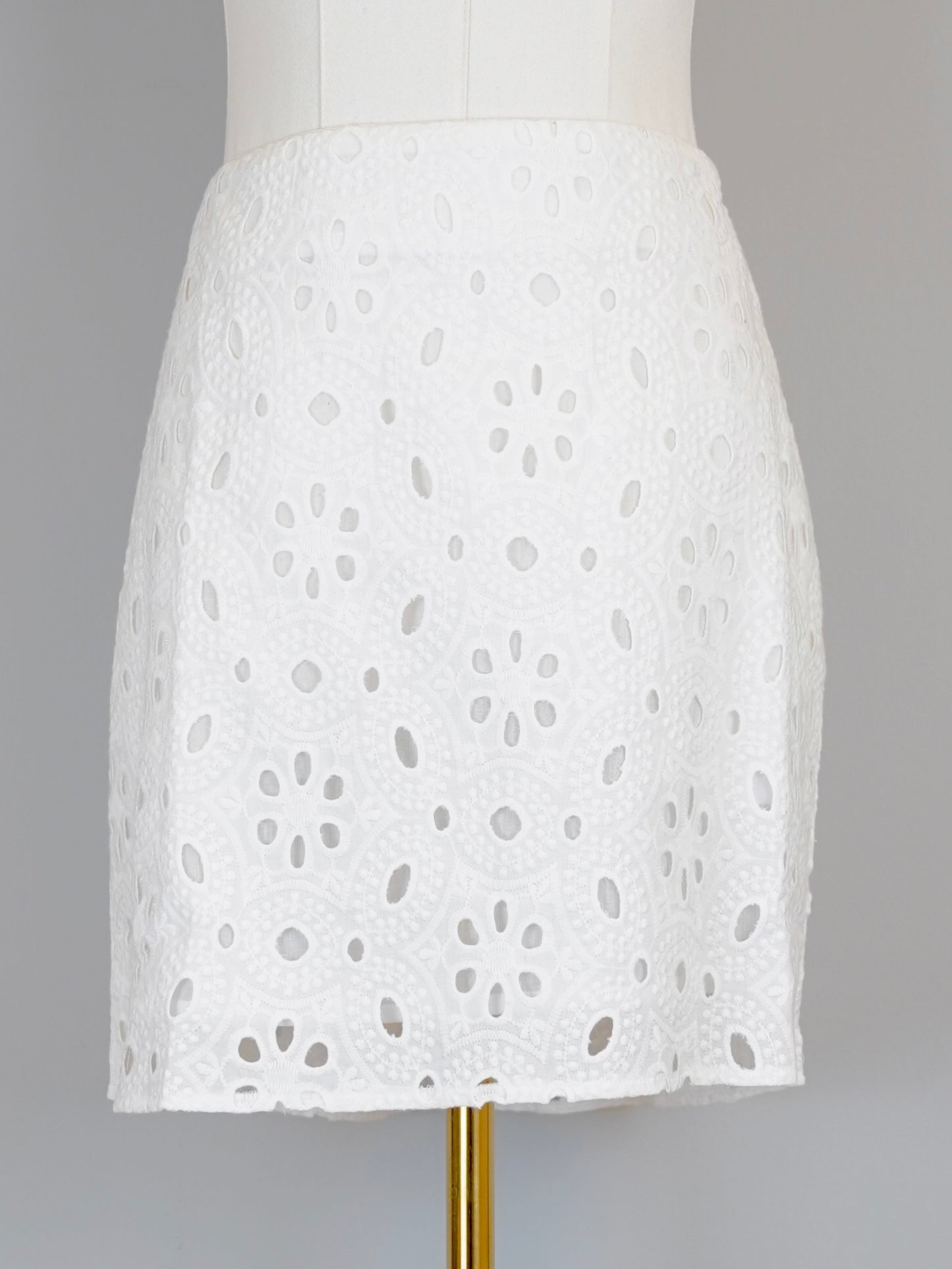 Patio Skirt - White Eyelet